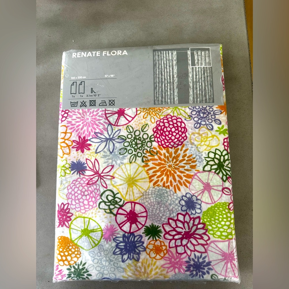 IKEA Renate Flora pair of curtains
NEW, IN ORIGINAL PACKAGING-NEVER USED
